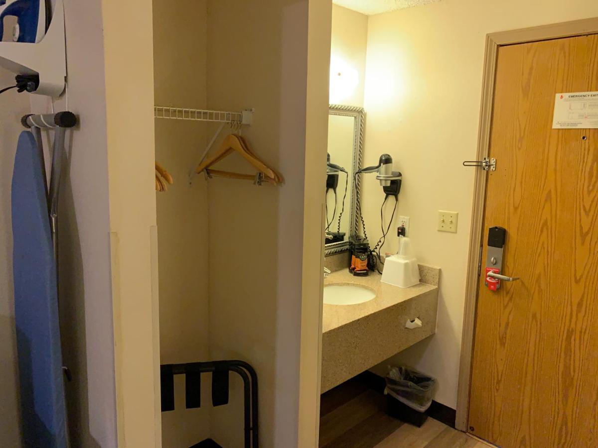 Brentwood Inn Clinton Ngoại thất bức ảnh
